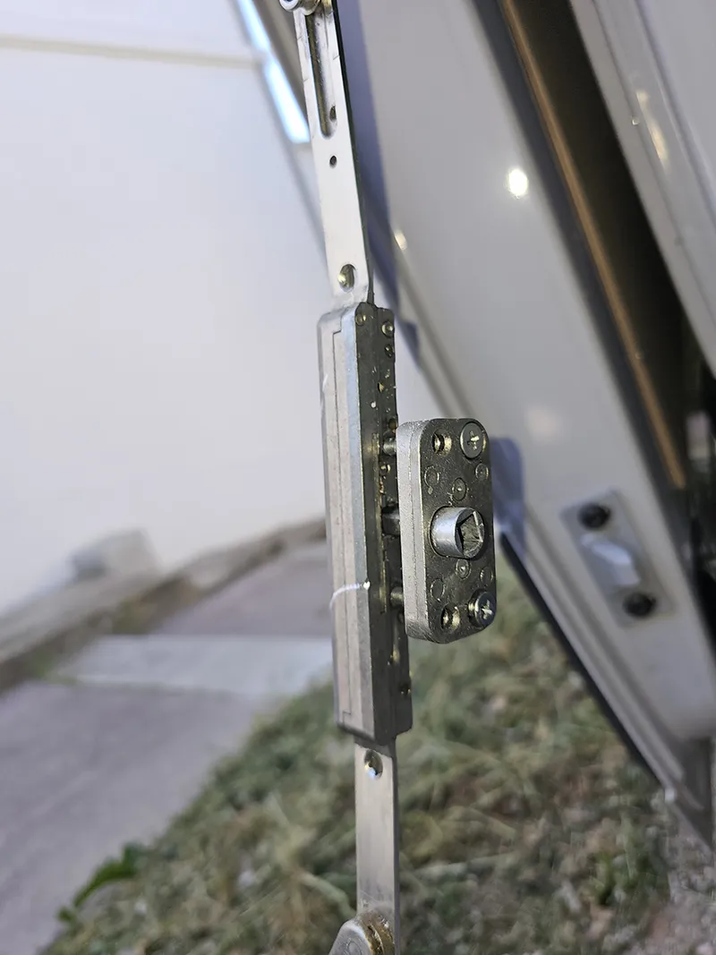 Cremone spéciale porte fenêtre - Techni Plus Services vitrier à Hyères